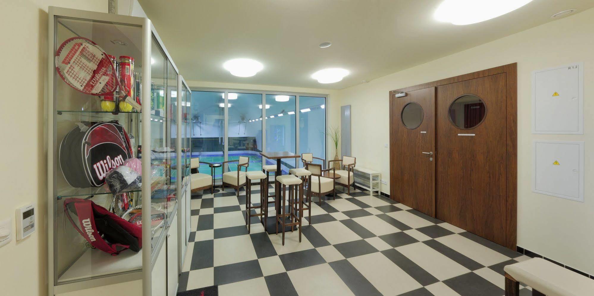 艾斯美润健康酒店 Mníšek pod Brdy 外观 照片